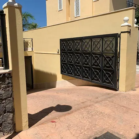 Villa 6 *